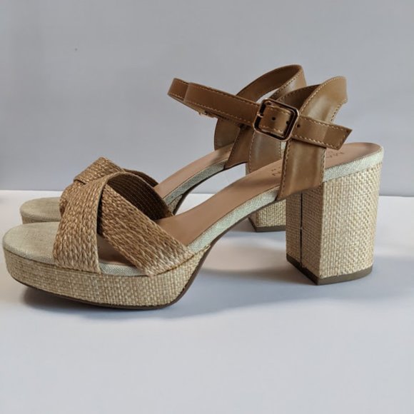 Women's Classic Platform Heel Sandal Open Toe - Picture 3 of 7